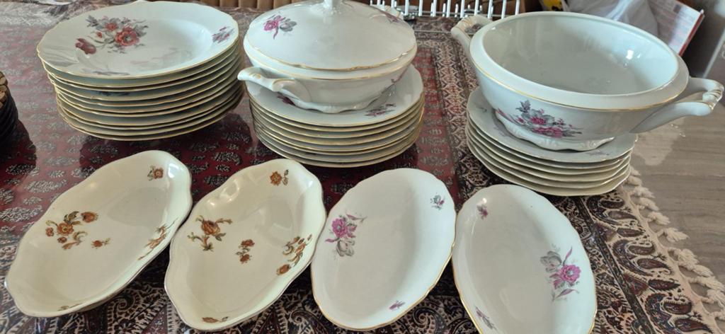 Prachtig vintage servies met bloemmotief en gouden rand, Antiek en Kunst, Antiek | Servies compleet, Ophalen
