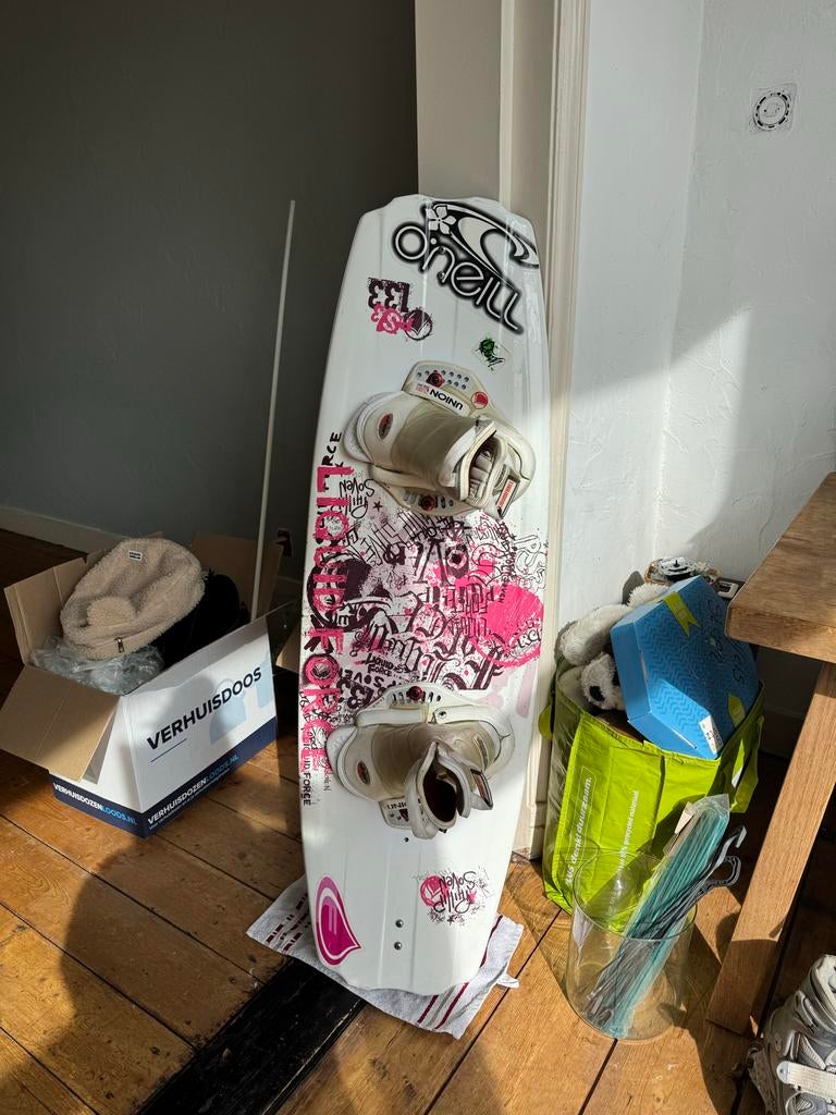 Wakeboard Liquid Force met bindingen maat Medium, Watersport en Boten, Wakeboarden, Ophalen, Gebruikt, Board en Schoenen