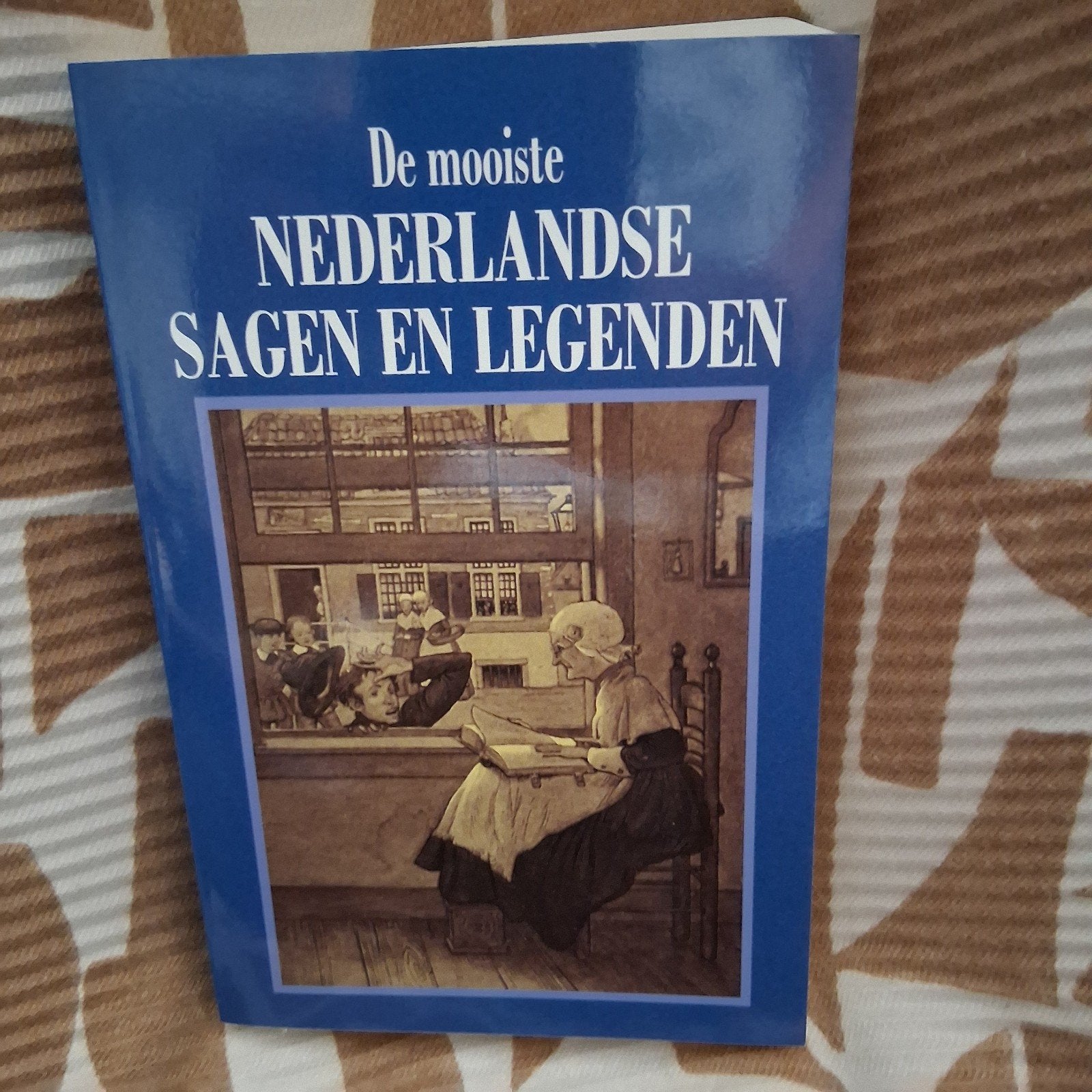 De mooiste Nederlandse sagen en legenden, Ophalen of Verzenden, Zo goed als nieuw