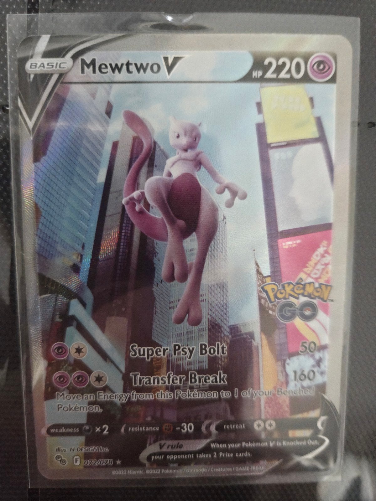 Zeldzame Mewtwo V Engelse Pokémon kaart in goede staat, Ophalen of Verzenden, Zo goed als nieuw, Losse kaart, Foil