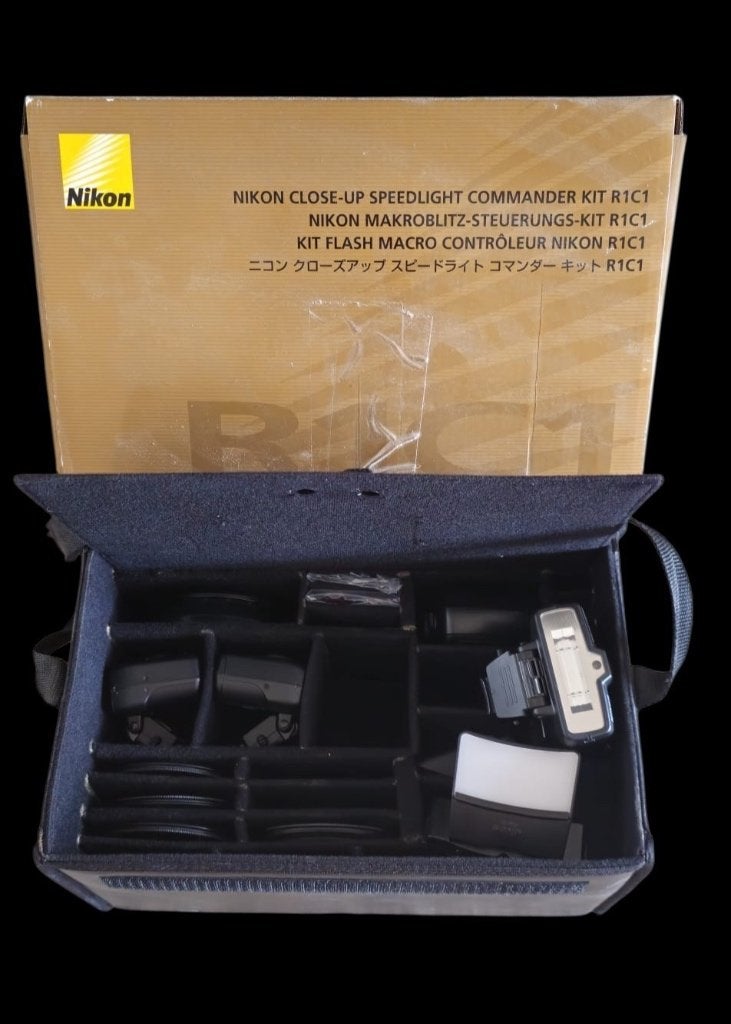 Nikon SB-R1C1 macro flitsset + 1 extra SB-200 flitser ., Nikon, Ophalen of Verzenden, Zo goed als nieuw, Inclusief accessoires