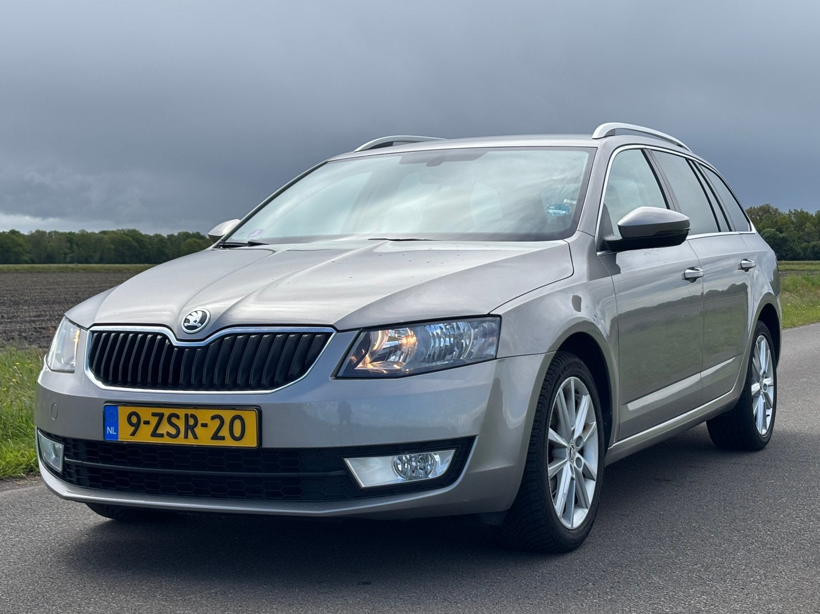 Skoda Octavia 1.2 TSI 77KW Comdi DSG 2015 Beige, Euro 5, Stof, 4 cilinders, Beige