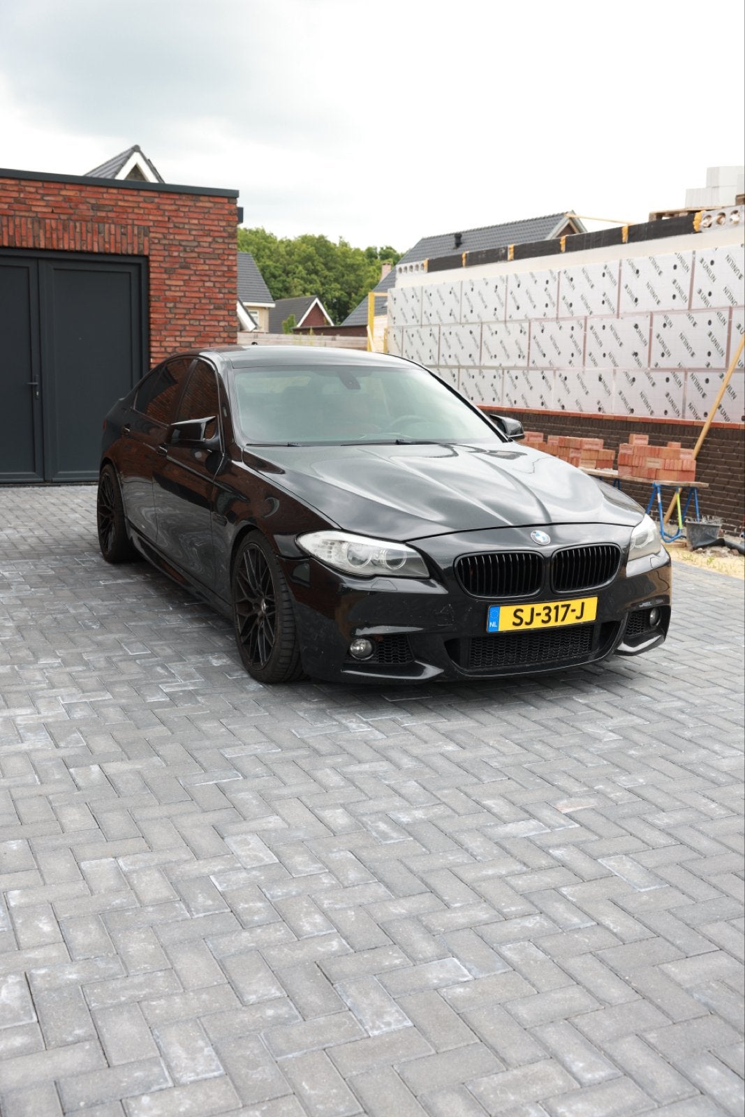 BMW 5-Serie 3.0 I 523 AUT 2010 Zwart Koplampen kapot, Auto's, Achterwielaandrijving, 2000 kg, Elektronische parkeerrem, Leder