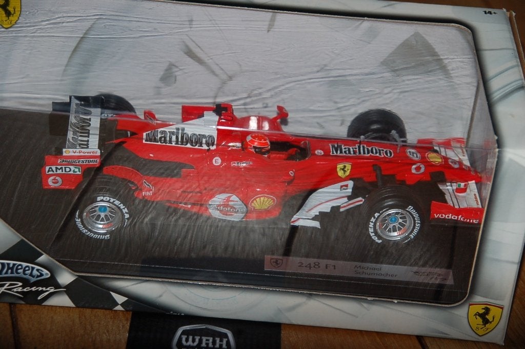 1:18 FERRARI 248 F1 SCHUMACHER MARLBORO Hotwheels WRH, Verzenden, Zo goed als nieuw, Auto, Hot Wheels