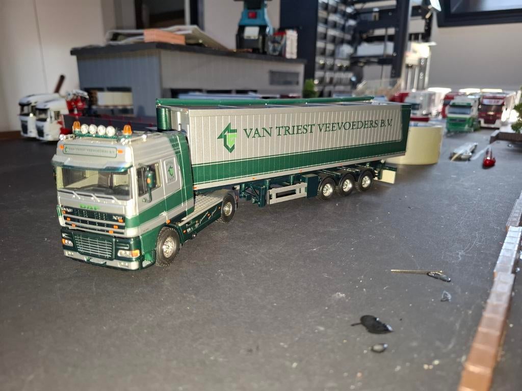 Daf xf van triest veevoerders, Hobby en Vrije tijd, Modelauto's | 1:50, Ophalen of Verzenden, Nieuw, Bus of Vrachtwagen, Tekno