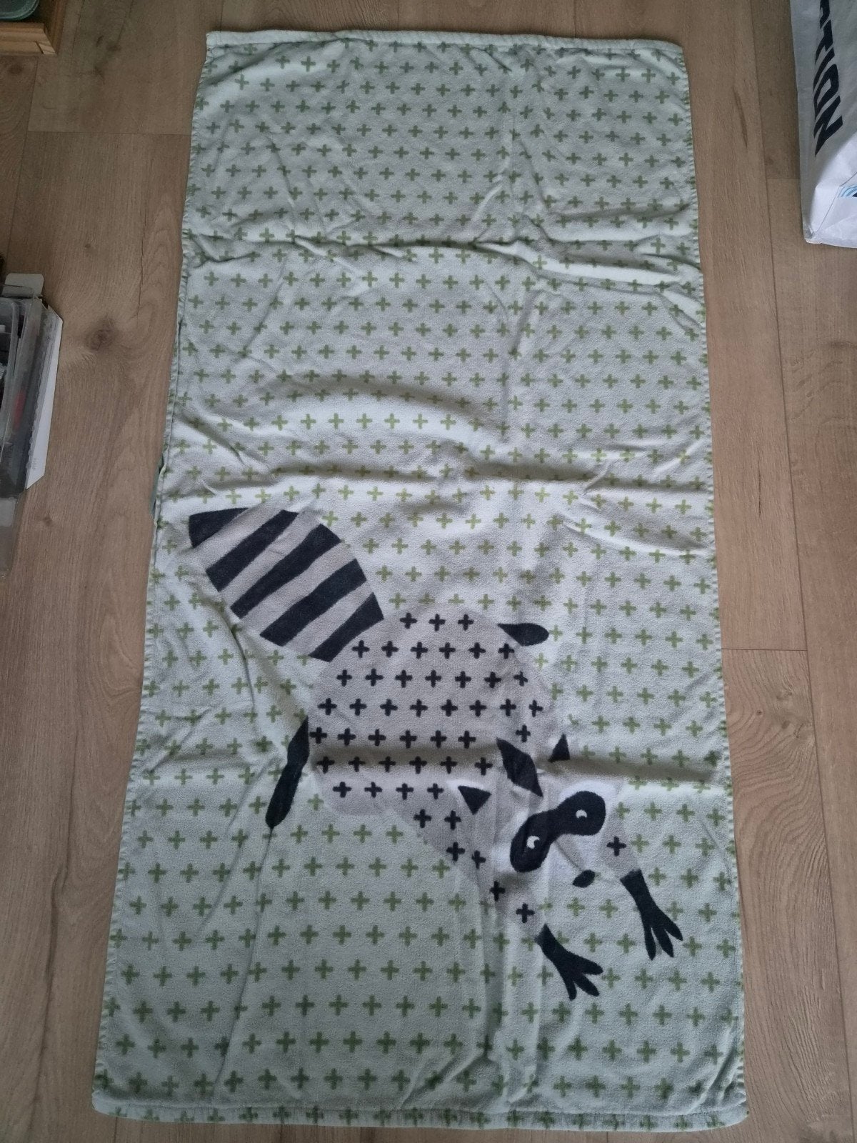 Badlaken met wasbeerprint - 66 x 132 cm, Ophalen of Verzenden