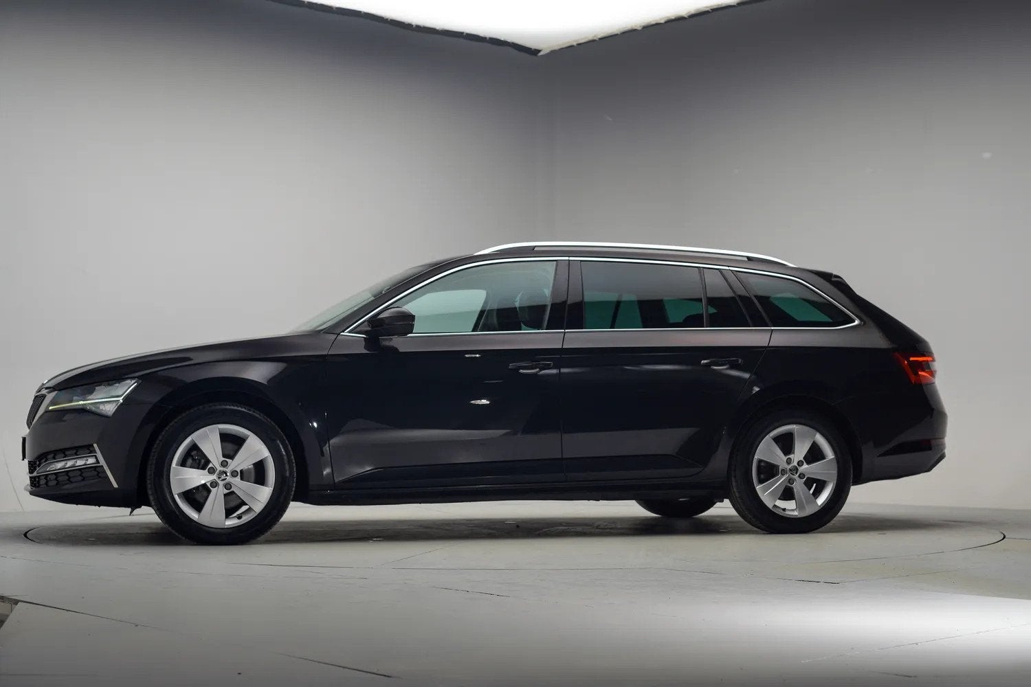 Skoda Superb COMBI 1.4 TSI iV Business Edition Plus Aut. [ L, Auto's, Automaat, Gebruikt, Zwart, Hybride Elektrisch/Benzine