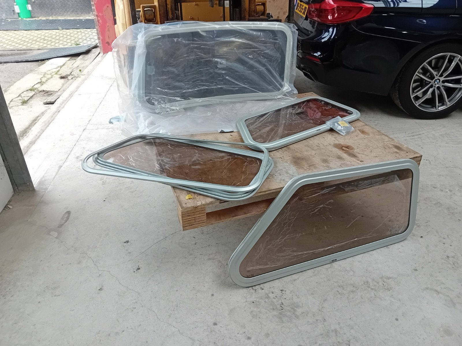 10 Nieuwe scheepsramen met bruingetint glas, Ophalen, Nieuw