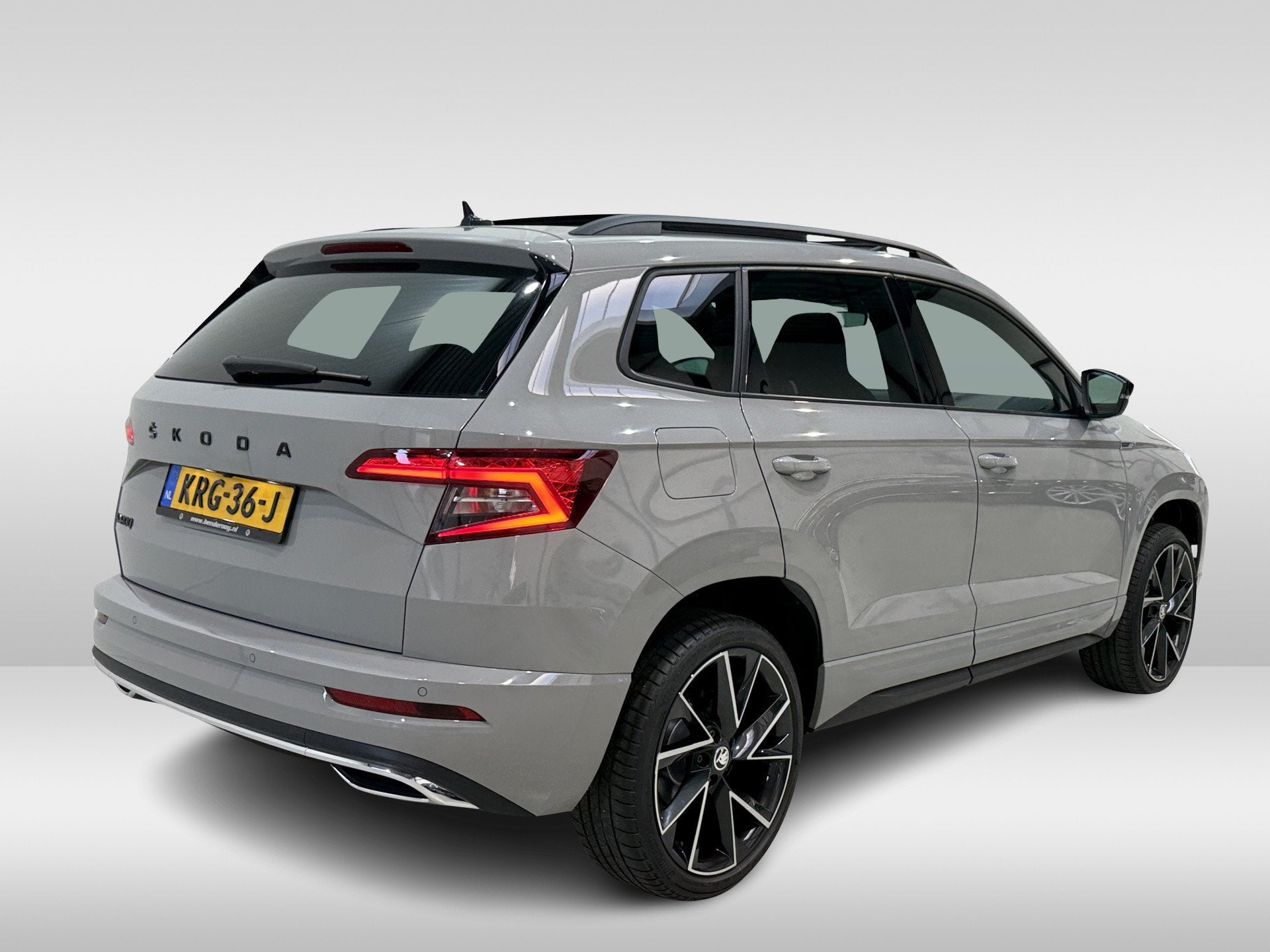 Skoda Karoq 1.5 TSI 150pk ACT DSG Sportline | Pano dak | Acc, Auto's, Dealer onderhouden, Stof, Euro 6, 4 cilinders