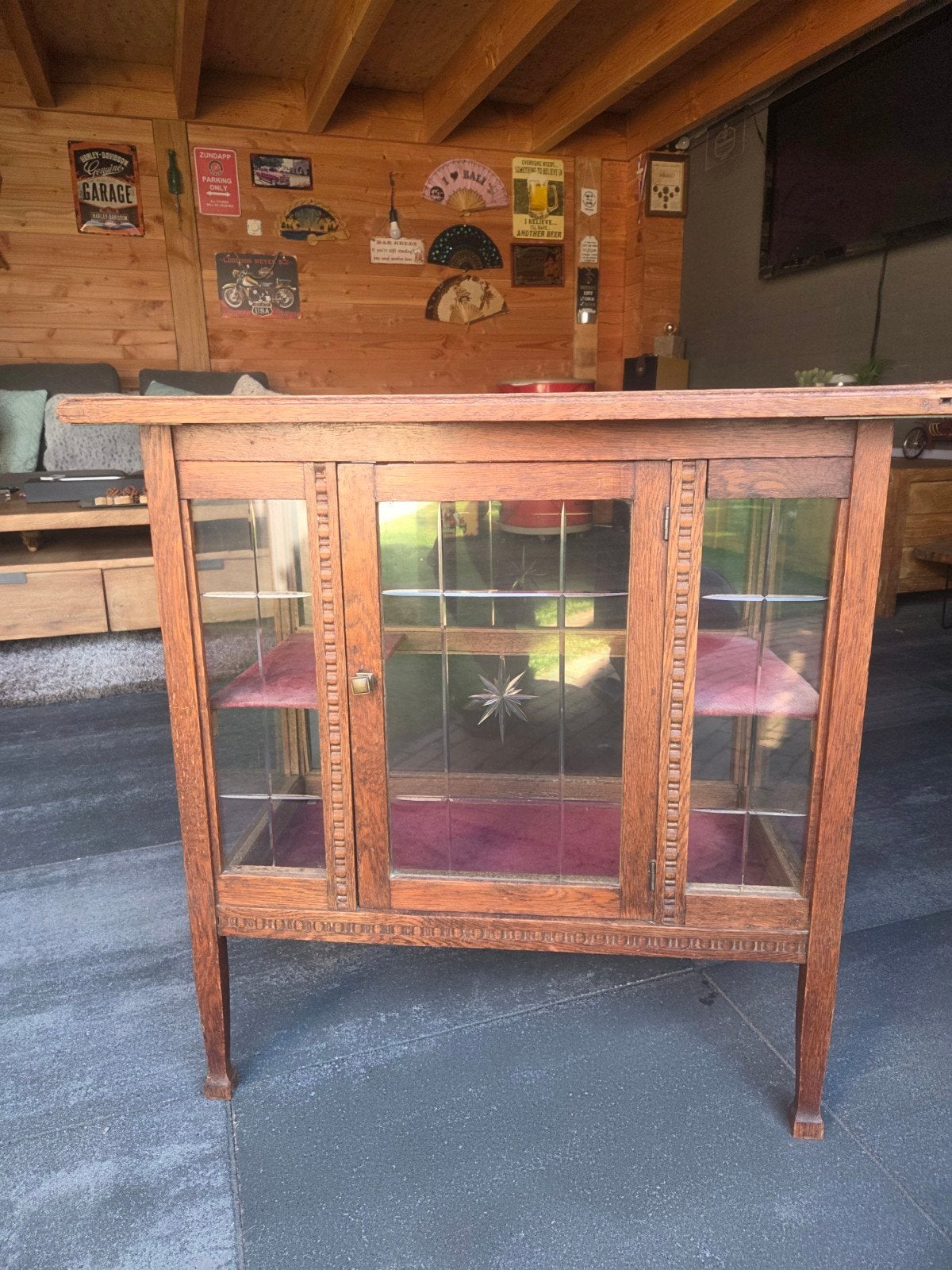 Antieke vitrinekast met glas-in-lood details, Ophalen of Verzenden