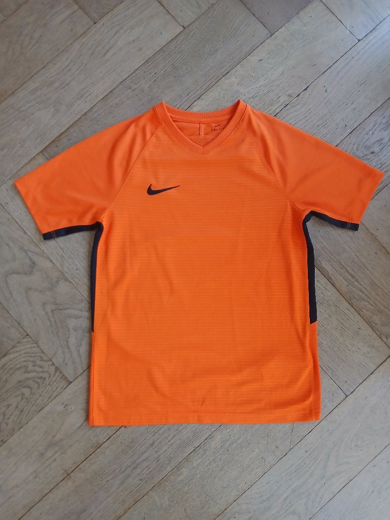 Sportshirt van Nike, maat 147-158. Oranje., Sport en Fitness, Voetbal, Maat XS of kleiner, Ophalen of Verzenden, Zo goed als nieuw