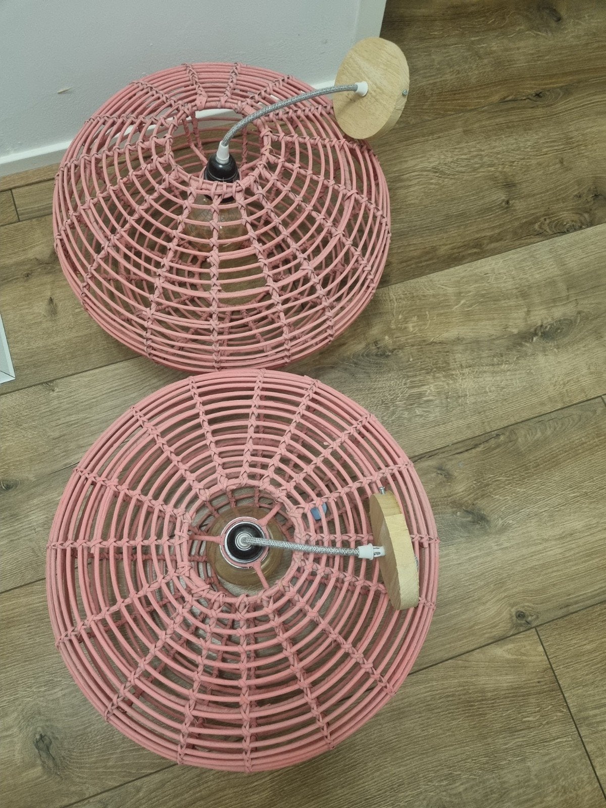 2x Roze Rotan Hanglampen - Bohemian Stijl, Natuurlijk materiaal, Bohemian, Zo goed als nieuw, E27 (groot)