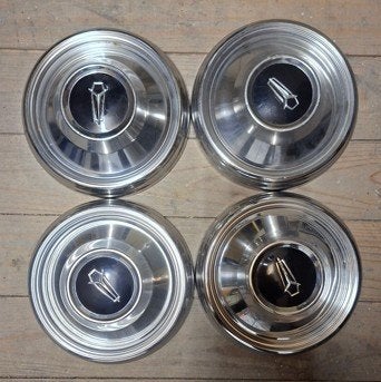 Plymouth hubcaps, Gebruikt, Band(en), Zomerbanden, Ophalen