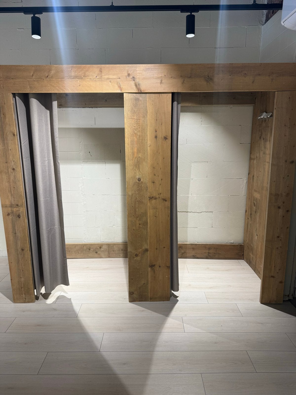 Houten Damespashokjes met Gordijnen, Ophalen