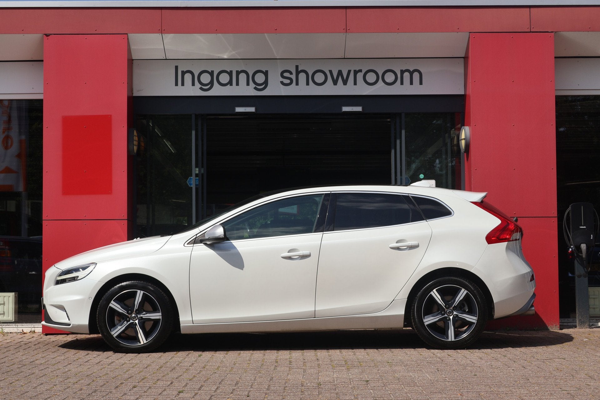 Volvo V40 1.5 T3 150pk Automaat Sport | Origineel NL | R-Des, 4 cilinders, 700 kg, Wit, Bedrijf