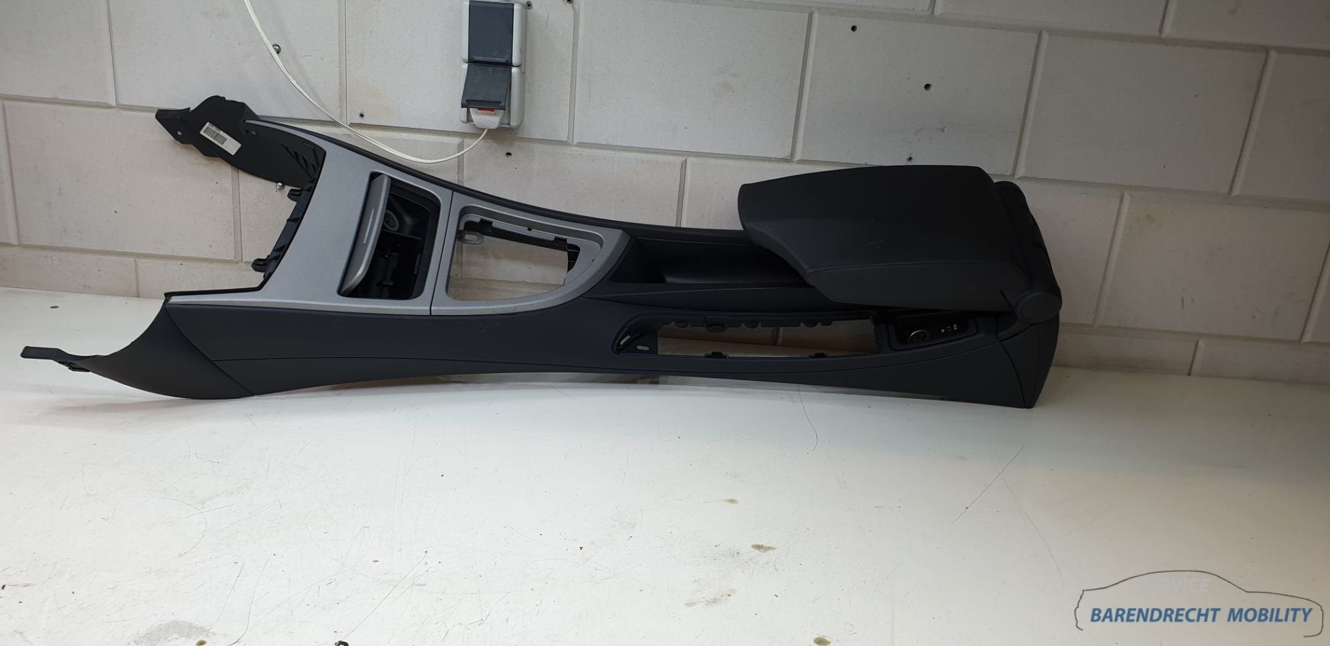 Armsteun BMW 1 serie E87 armleuning opbergvak middenconsole, Petuelring 130
80788  Munich, DE, Gebruikt, Info@bmw.de, Ophalen of Verzenden