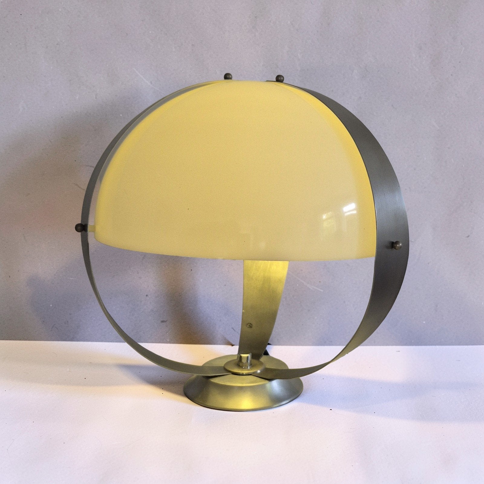 Space age Louis Kalff stijl tafel lamp, Huis en Inrichting, Bureaulamp, Vintage, ., Met kap