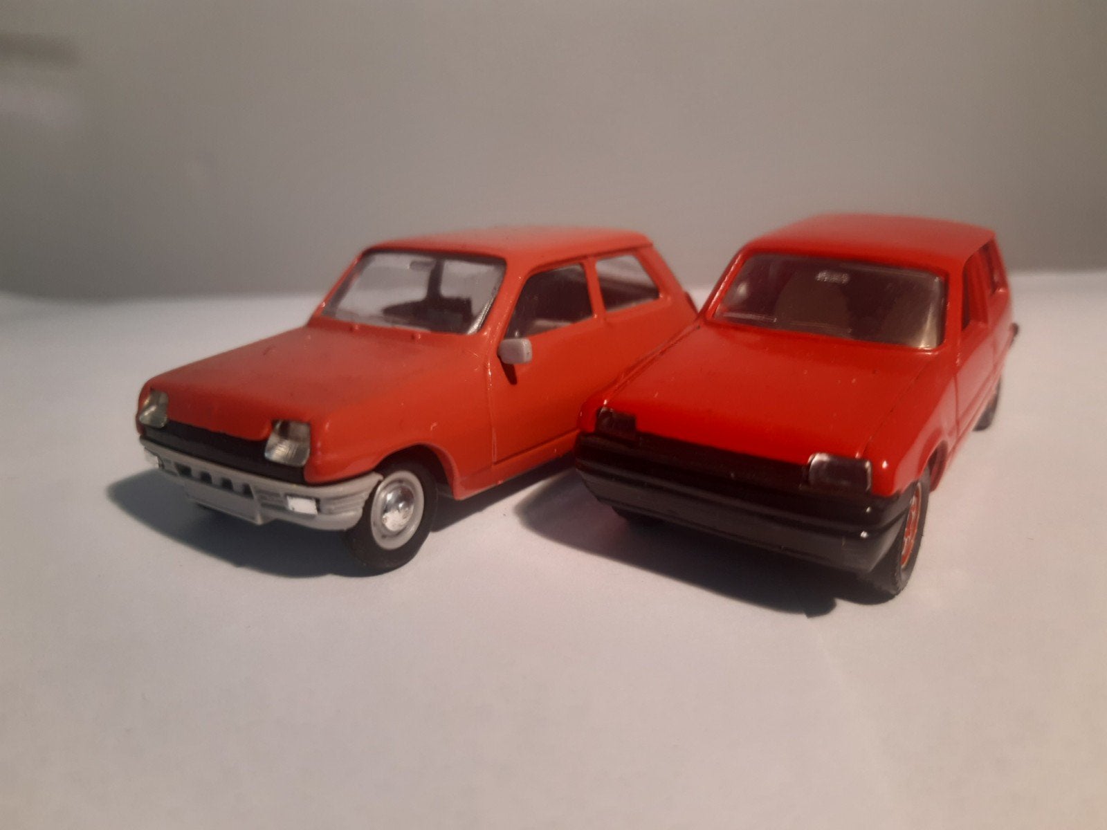 2x Renault 5 van Solido en Eligor, Hobby en Vrije tijd, Ophalen of Verzenden, Gebruikt, Auto, Overige merken