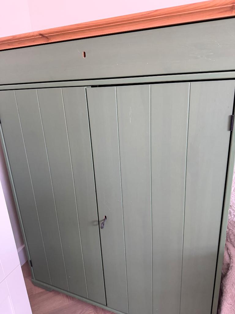 Ikea groene kast met bijpassende nachtkast, Overige materialen, 1 of 2 laden, 100 tot 150 cm, Zo goed als nieuw