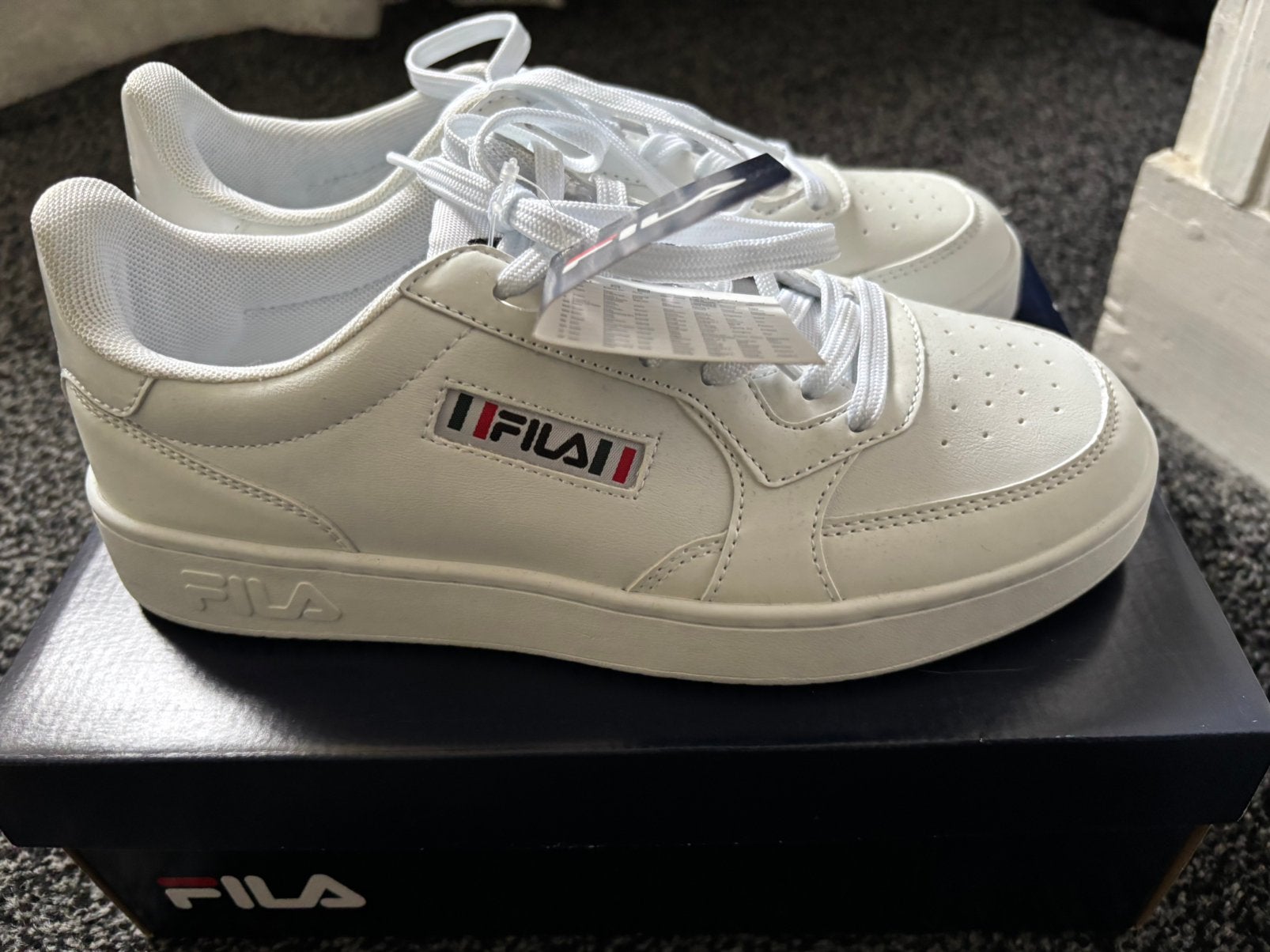 Witte FILA sneakers m.39. NIEUW, Wit, Nieuw, Ophalen of Verzenden, Sneakers of Gympen