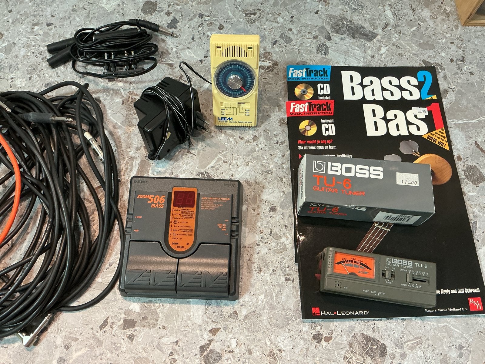 Basgitaar accessoires: Zoom 506, Boss TU-6, metronoom, kabel, Ophalen of Verzenden, Gebruikt, Multi-effect