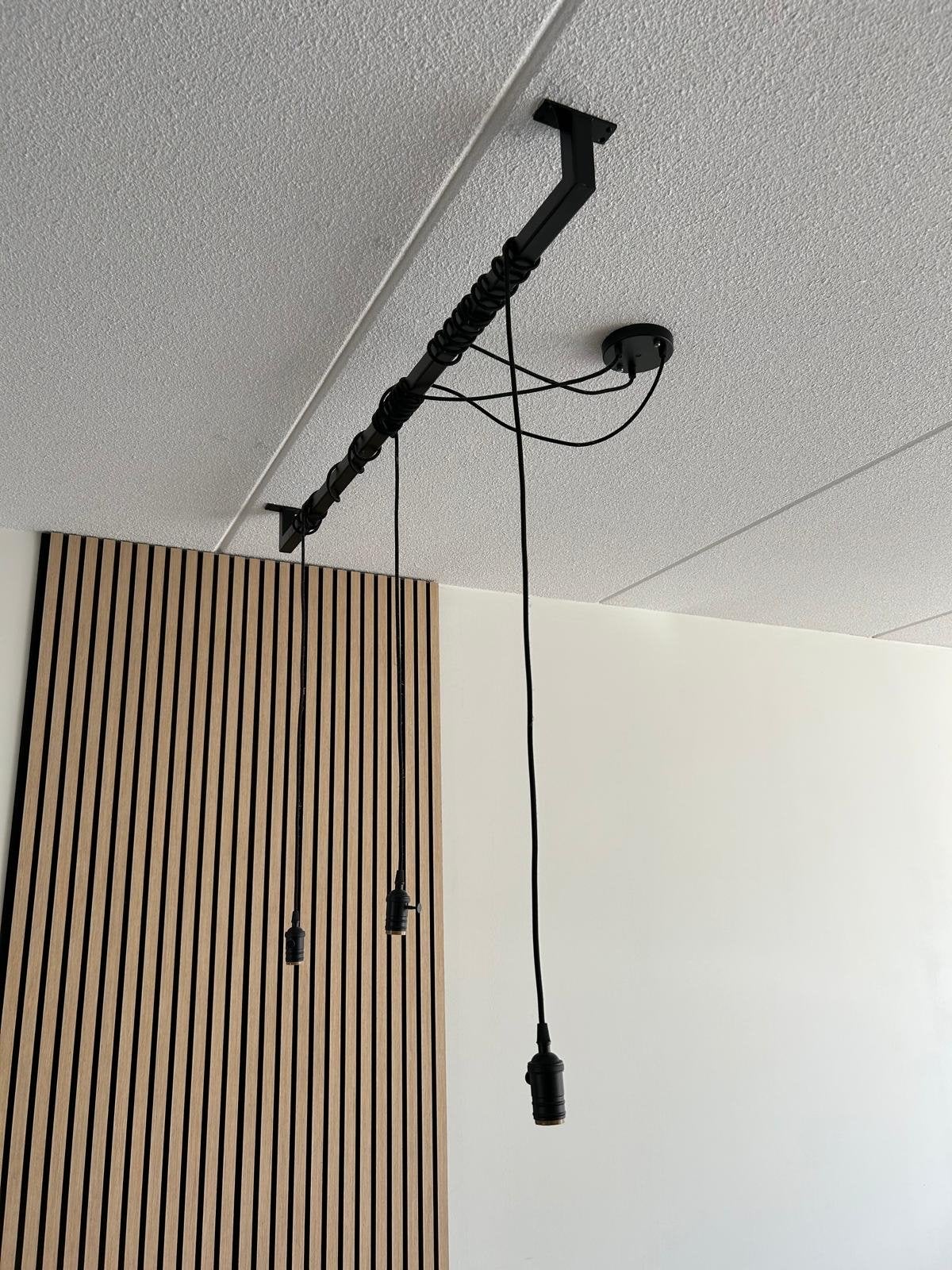 Zwarte plafondlamp met 3 aparte armen, Ophalen, Zo goed als nieuw, Metaal, E27 (groot)