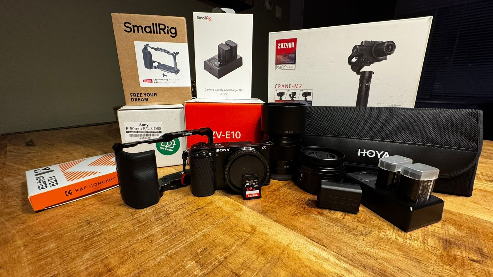 SONY ZV-E10 + LENZEN + ACCESSOIRES (4840 Shuttercount), 20x of meer, Ophalen of Verzenden, Zo goed als nieuw, Sony