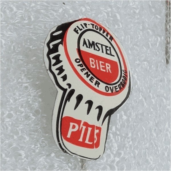 SP1487 Speldje Amstel bier Flip-topper Opener overbodig Pils, Ophalen of Verzenden, Gebruikt, Overige onderwerpen