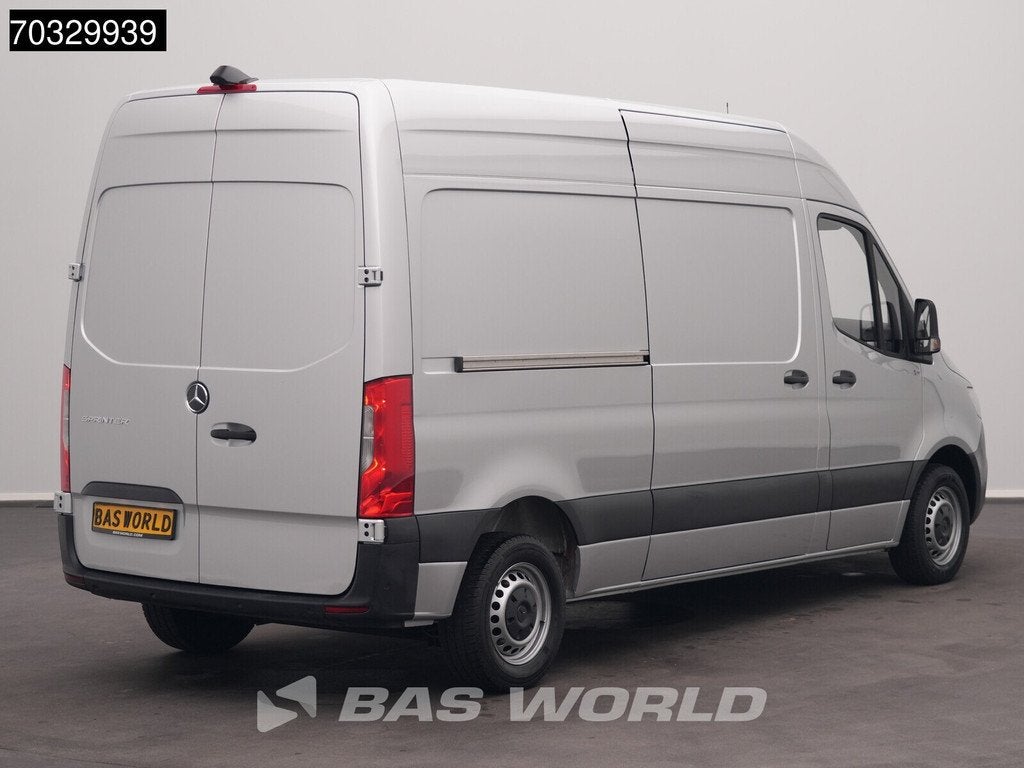 Mercedes Sprinter 215 CDI Automaat 150pk L2H2 MBUX Camera Ai, Auto's, Automaat, Stof, Gebruikt, Euro 6