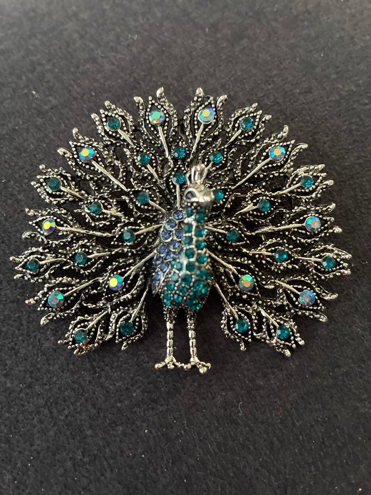Prachtige Pauw Broche met Glanzende Kristallen, Met kristal, Overige materialen, 4 tot 7 cm, Blauw
