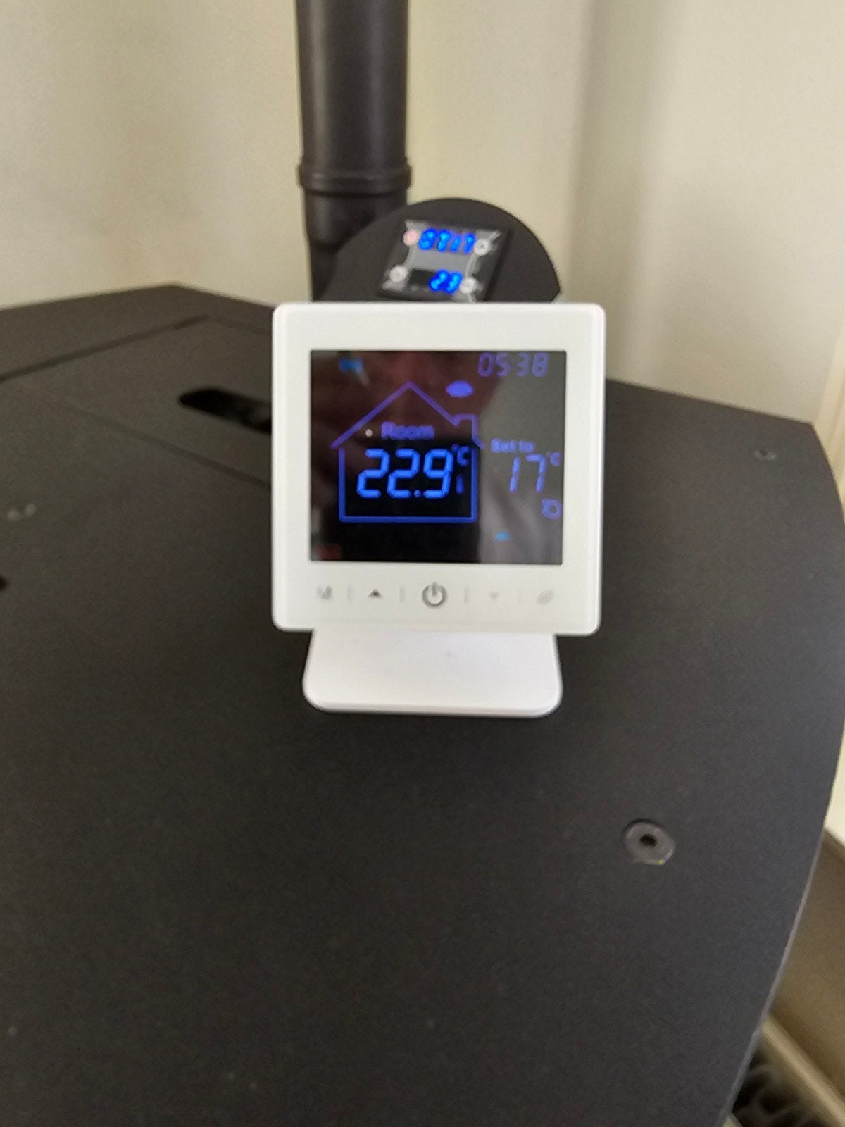 Milkuz 25kW Pelletkachel op CV met WiFi - Z.g.a.n., Doe-het-zelf en Verbouw, Ophalen, 30 tot 80 cm, Kachel, Zo goed als nieuw