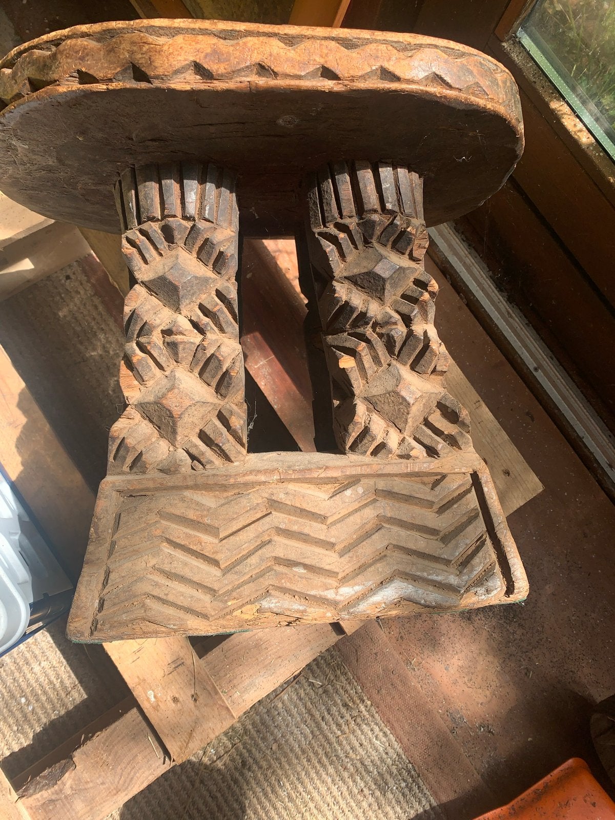 Houten kruk uit Kameroen - 38x43 cm, Huis en Inrichting, Krukjes, Ophalen, Gebruikt, Hout