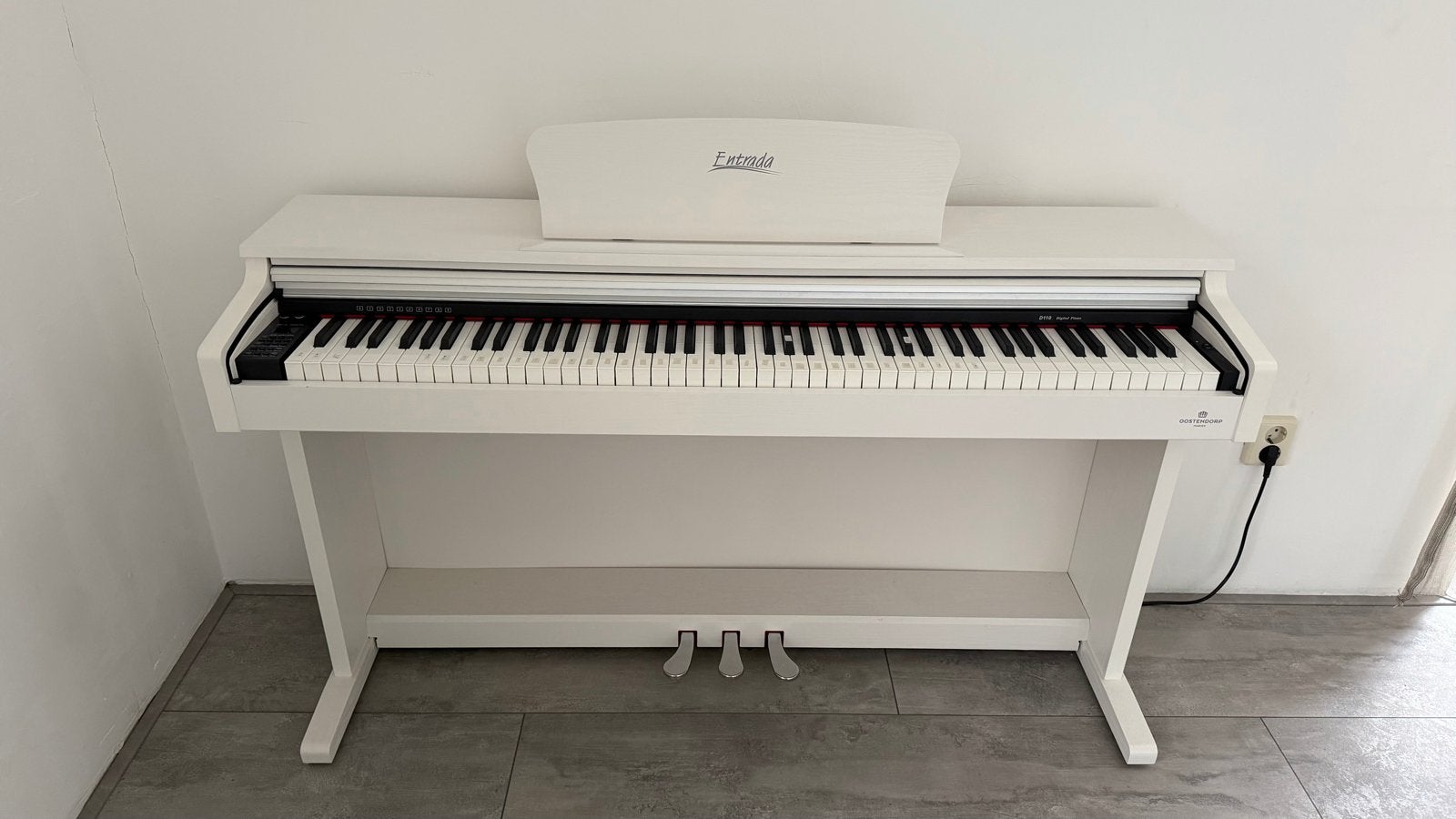 Witte digitale piano Estrada - Zo goed als nieuw, Ophalen, Wit, Digitaal, Zo goed als nieuw