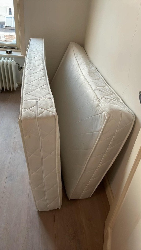 Two thick white mattresses in good condition, Ophalen, Zo goed als nieuw, Eenpersoons