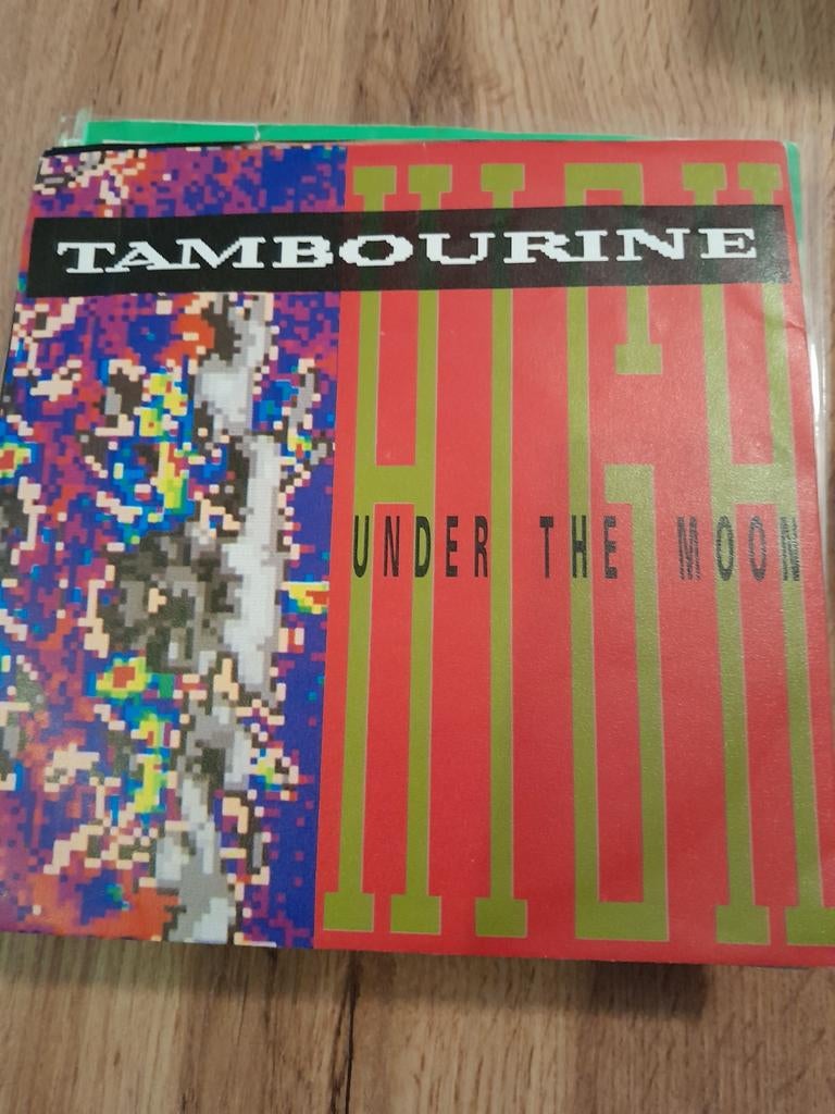 Tambourine 7 inch high under the moon, Ophalen of Verzenden, Zo goed als nieuw, Pop