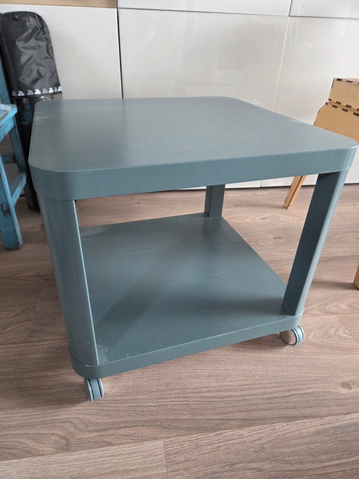 Salontafel met wieltjes - Grijs, Ophalen, 50 – 75, Kunststof, Gebruikt