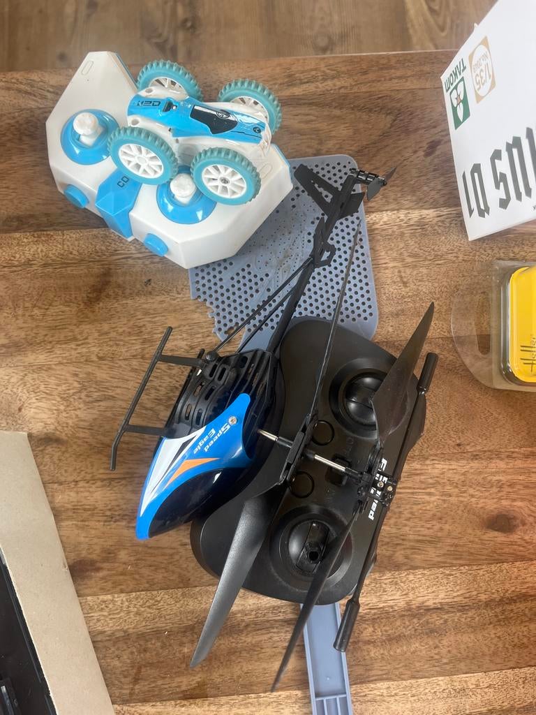RC Auto en RC Helikopter - Mooie Staat (oplader missen), Ophalen of Verzenden, Gebruikt, Elektro, Helikopter