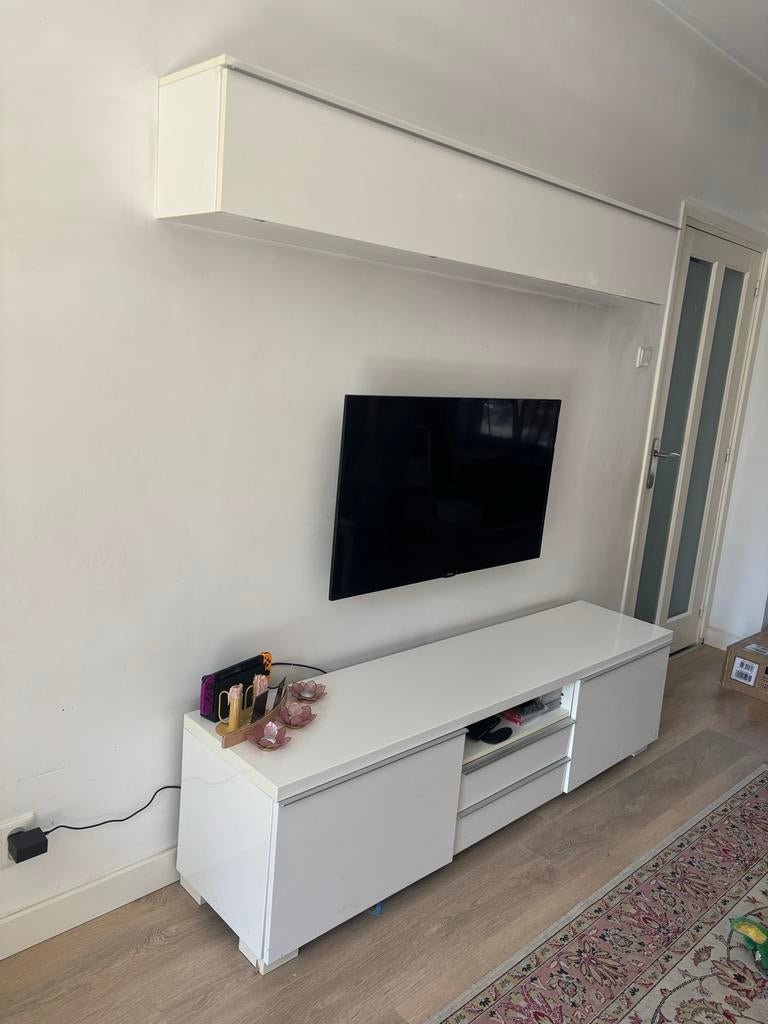 Moderne witte/zilver tv-meubel met wandkast, Ophalen, Kunststof, Gebruikt, 150 tot 200 cm