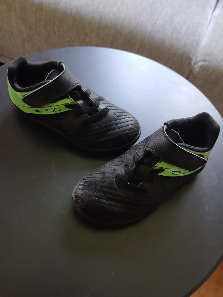 Kipsta voetbalschoenen te koop, Sport en Fitness, Voetbal, Zo goed als nieuw, Schoenen, Maat XS of kleiner, Ophalen of Verzenden
