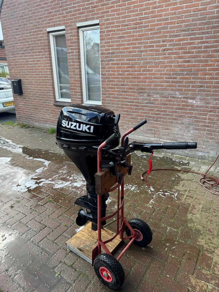Suzuki buitenboordmotor 20 pk 4-takt injectie met Rubberboot, Ophalen, 10 tot 30 pk, Viertaktmotor, Zo goed als nieuw