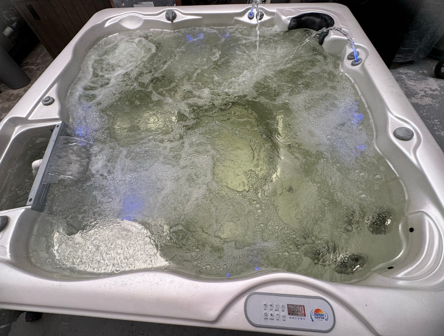 🌴Jacuzzi Sunrise 6 Persoons 1 Ligplaats🌴, Tuin en Terras, Bubbelbaden en Hottubs, Ophalen of Verzenden, Gebruikt, Filter, Vast