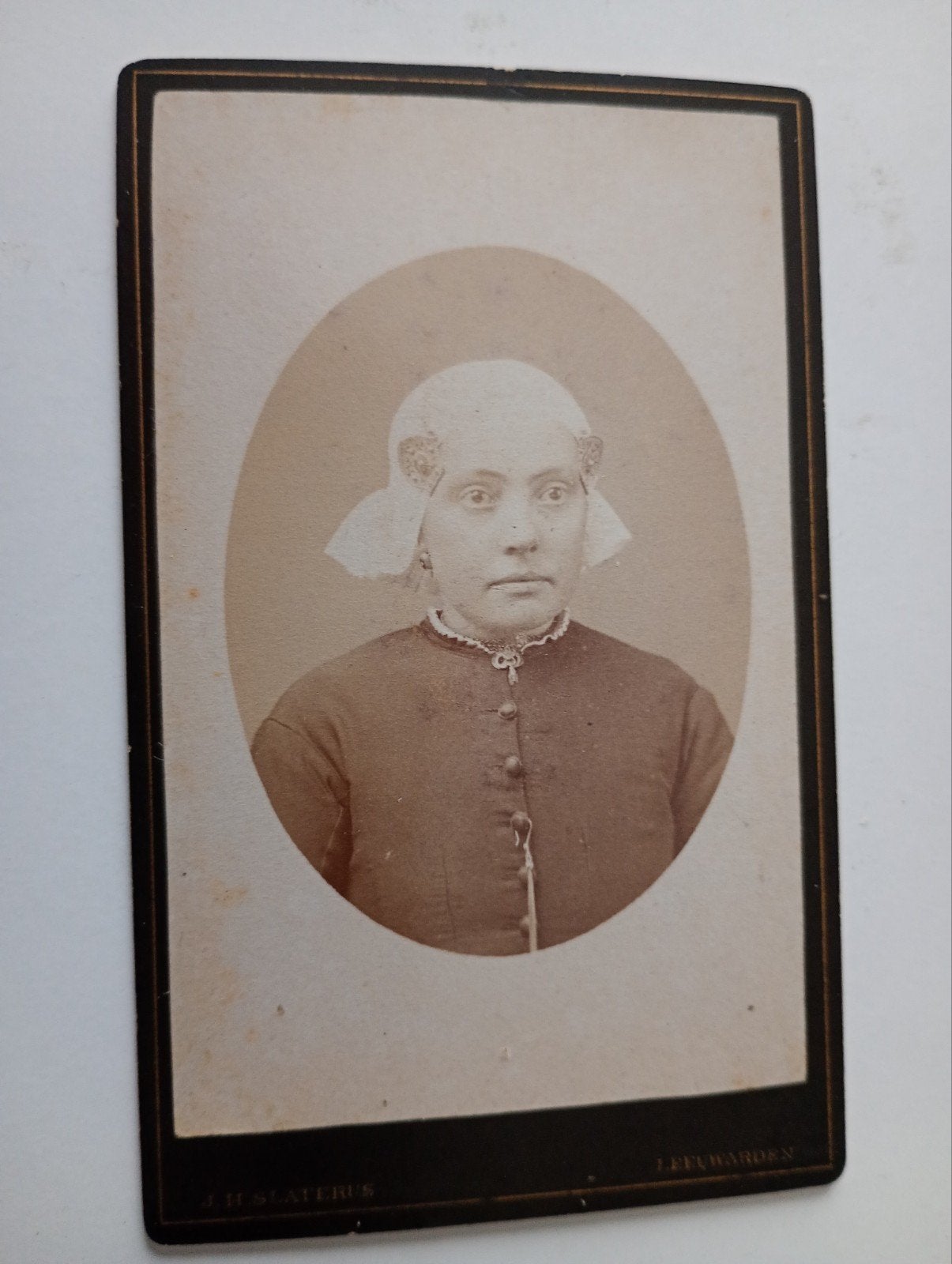 CDV Leeuwarden Vrouw in Klederdracht, Ophalen of Verzenden, Voor 1940, Gebruikt, Klederdracht