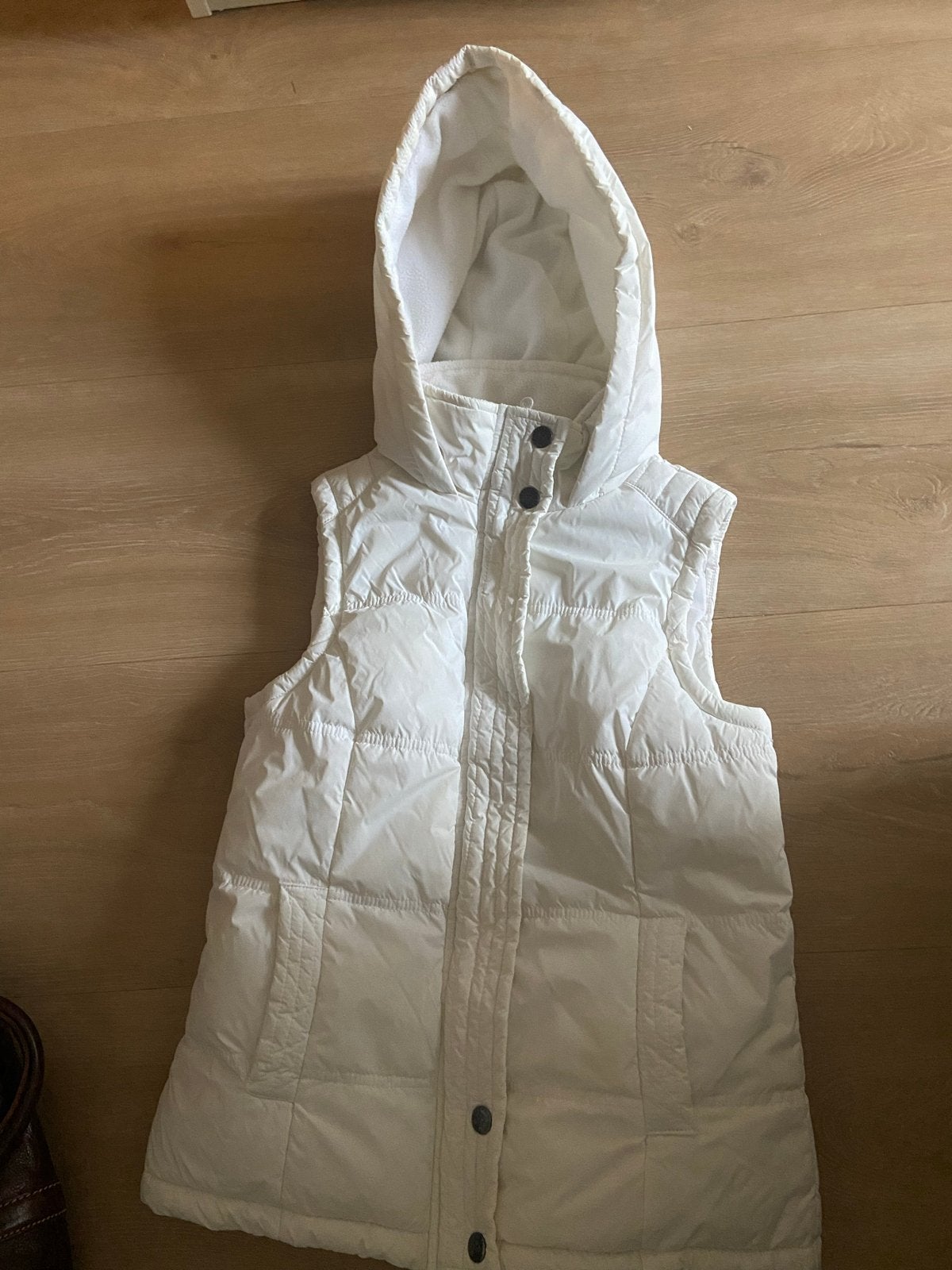 Witte gewatteerde bodywarmer met capuchon, Kleding | Dames, Bodywarmers, Ophalen of Verzenden, Zo goed als nieuw, Maat 36 (S)