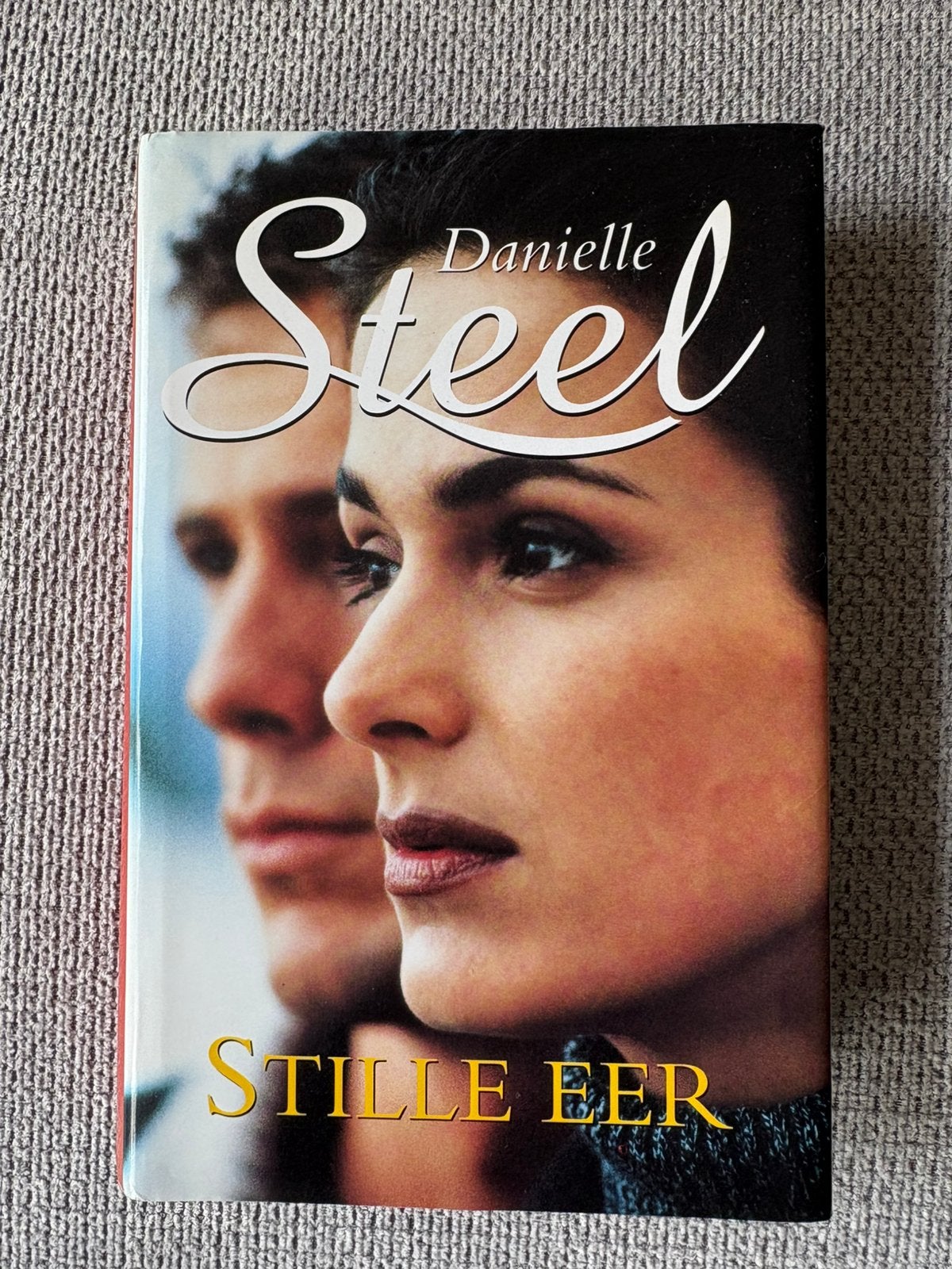 Boek Stille Eer van Danielle Steel als nieuw, Ophalen of Verzenden, Zo goed als nieuw, Amerika