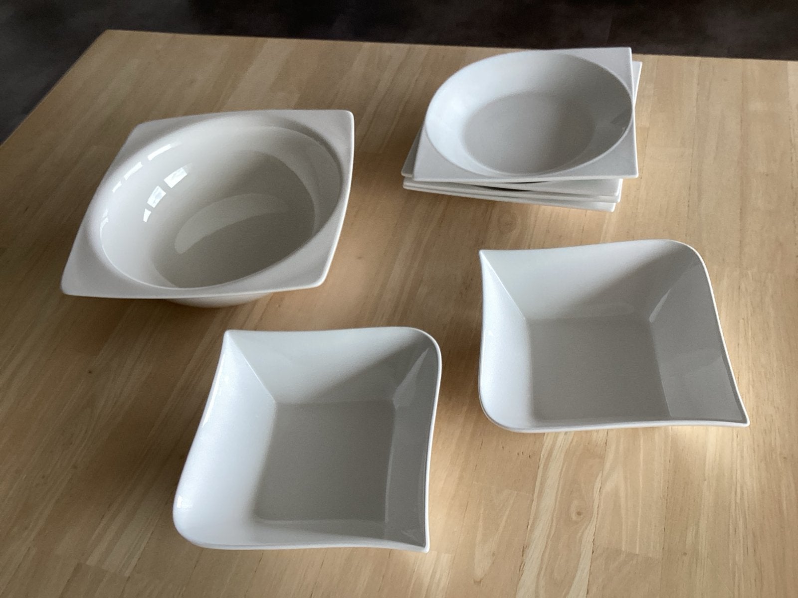 Modern wit servies: 4 diepe borden en schalen, Ophalen, Zo goed als nieuw, Bord(en), Modern