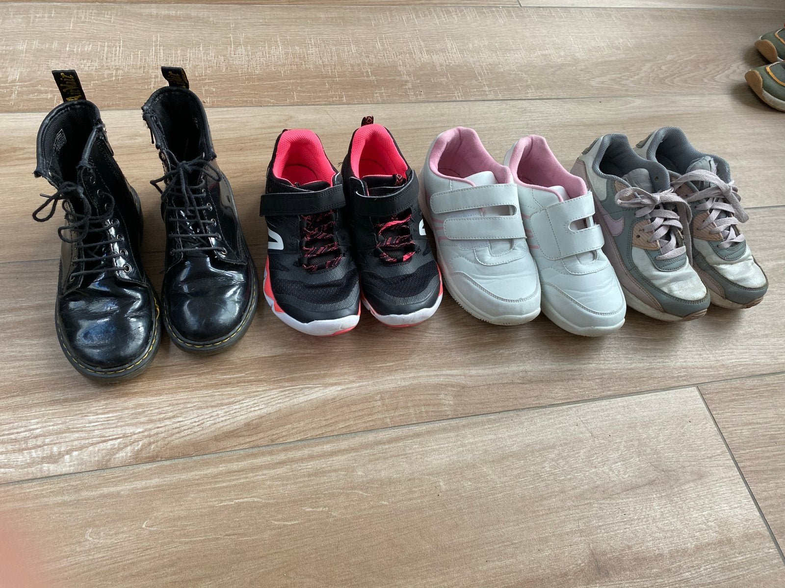 Diverse schoenen: Dr. Martens, sneakers, sportschoenen, Gebruikt, Meisje, Schoenen, Ophalen of Verzenden