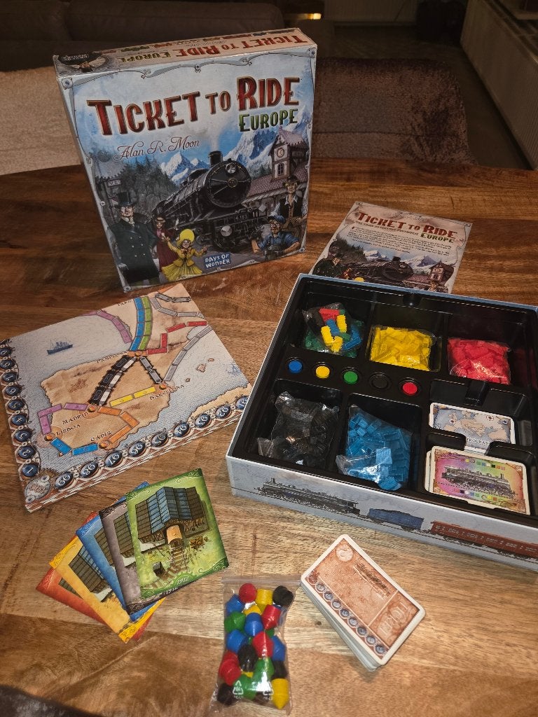 Ticket to ride Europa + uitbereiding 1912, Hobby en Vrije tijd, Een of twee spelers, Ophalen of Verzenden, Zo goed als nieuw, Days of Wonder