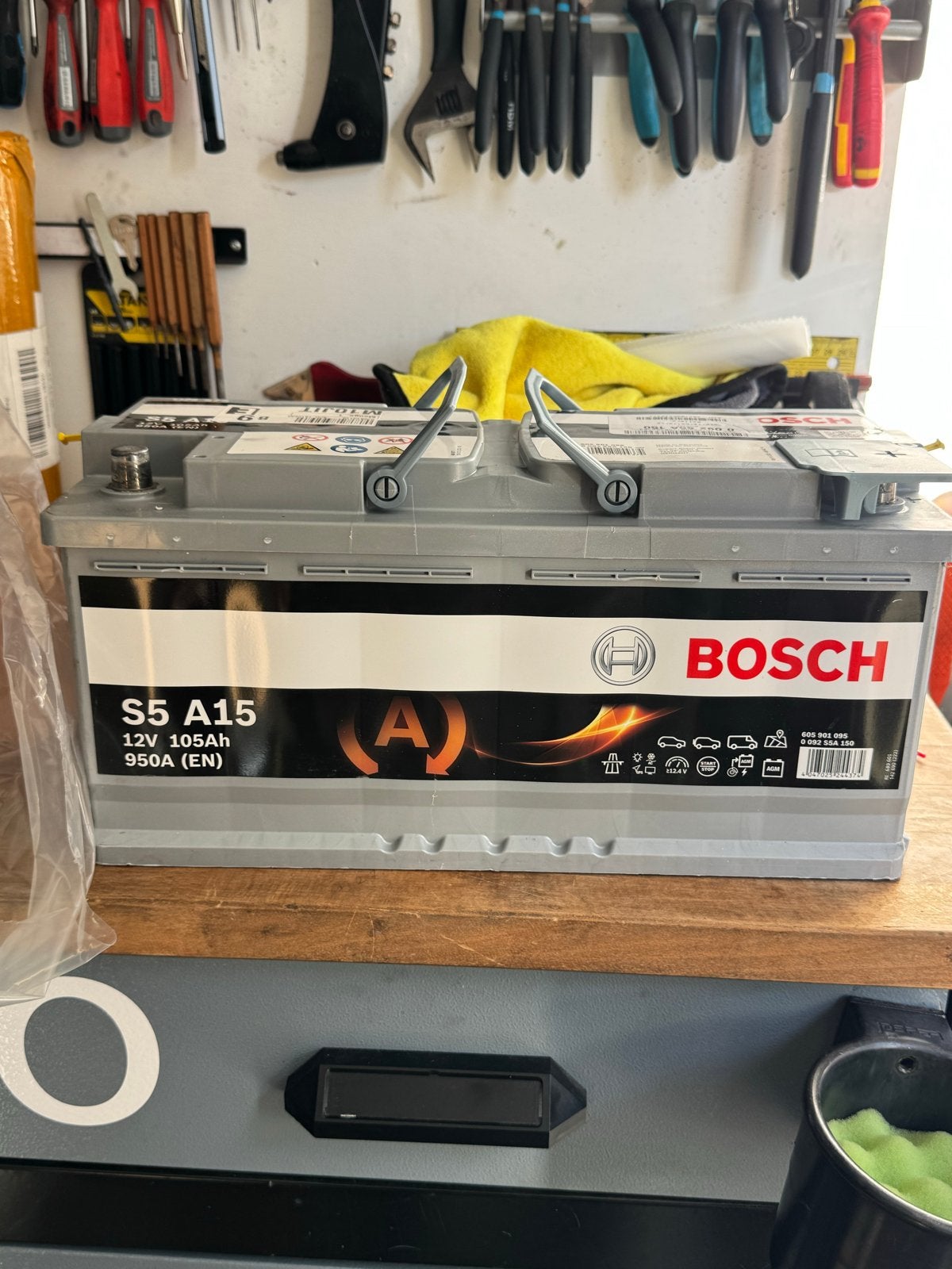 Nieuwe Bosch S5 A15 AGM Accu 12V 105Ah 950A Startaccu, Ophalen, Nieuw, Universele onderdelen
