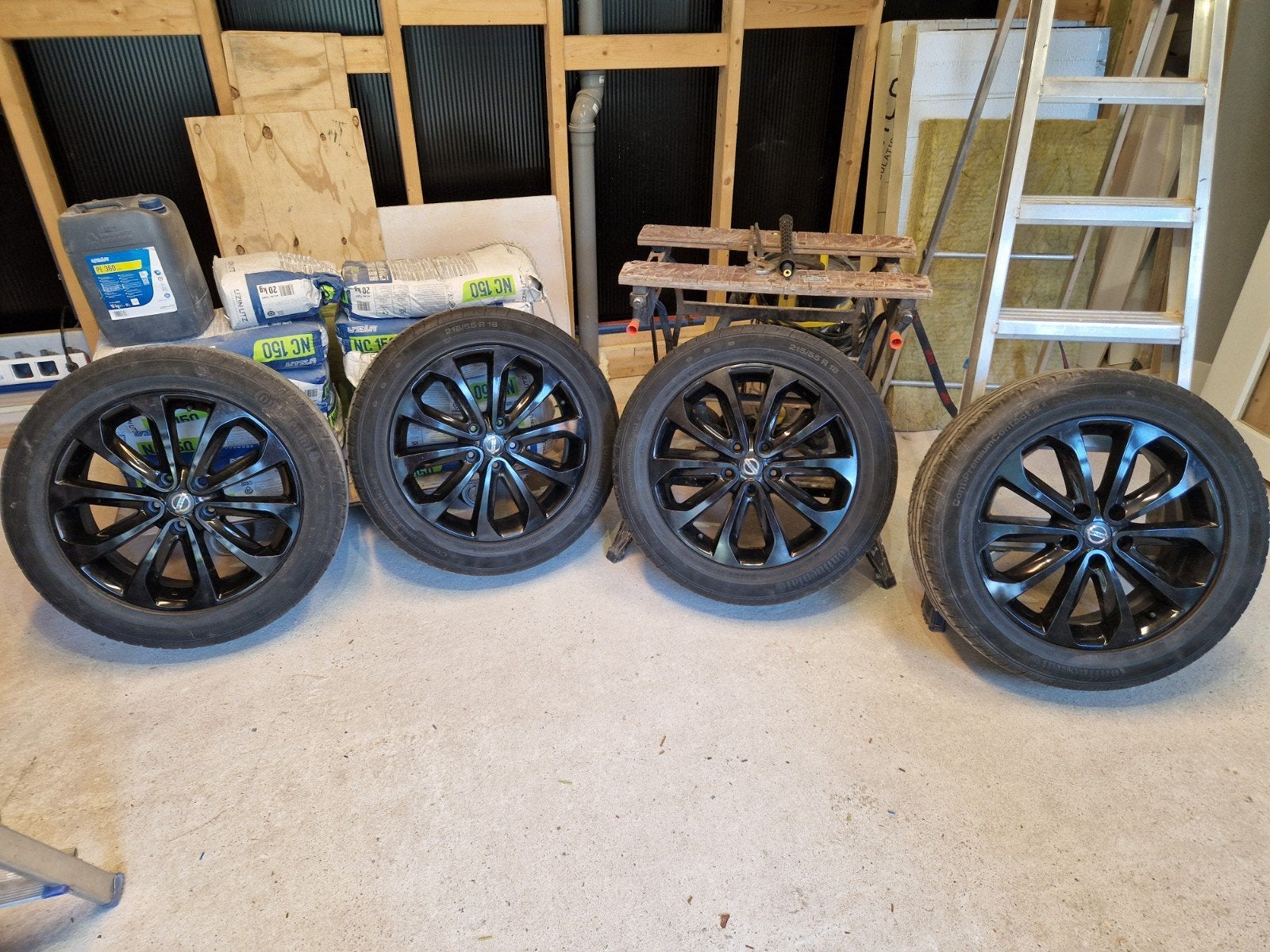 6 Continental banden met 4 zwarte velgen 215/55 R18, Ophalen, 18 inch, Banden en Velgen, Personenwagen