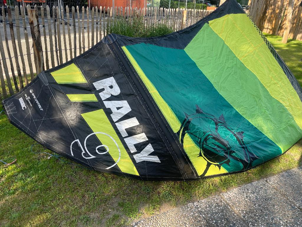 Slingshot Rally 9m + bar, Gebruikt, Geen board, Kite, Verzenden